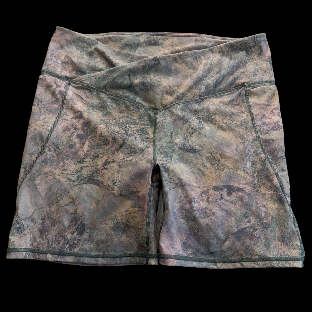 Fabletics PureLuxe Crossover Biker Shorts XL Green Brown Marble Print #330